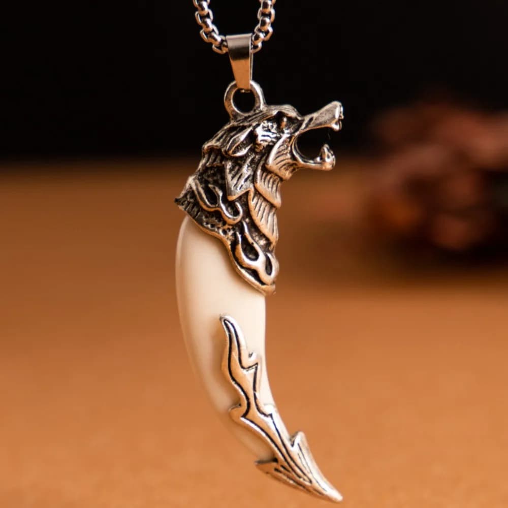 Collana con Ciondolo Vintage a Dente di Lupo in Resina, Catena a Osso di Serpente in Acciaio Inossidabile, Gioiello Gotico Amuleto per Uomo e Donna, Regalo