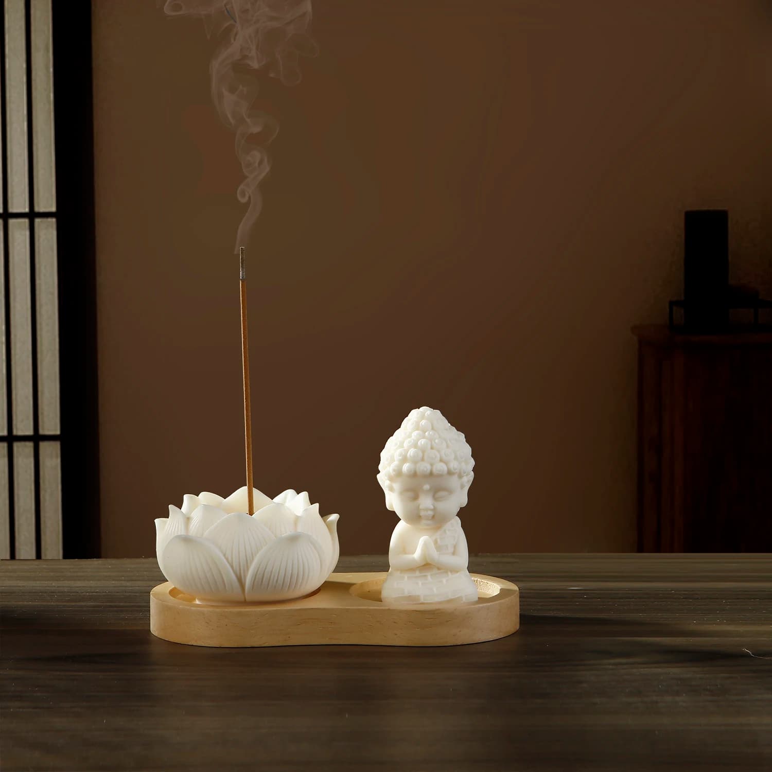 Portaincenso in ceramica di loto per bastoncini Bruciatore di incenso creativo piccolo monaco con vassoio di incenso in legno per meditazione yoga