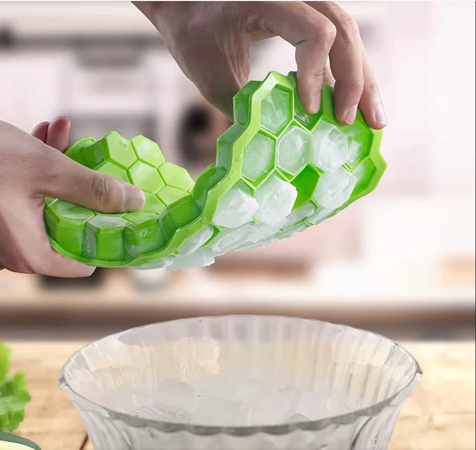 Stampo per Cubetti di Ghiaccio a Nido d'Ape in Silicone Senza BPA con Coperchio, Realizza 24 Cubetti, Vassoio per Ghiaccioli per Bevande Congelate