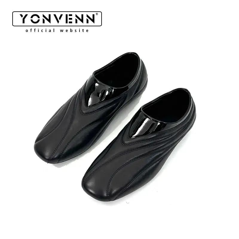 New retro German training shoes for men sports and leisure British loafers for formal wear black glossy minimalist leather shoes