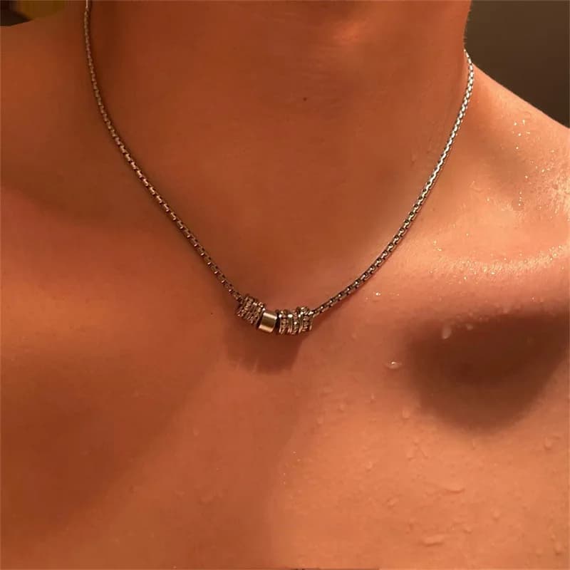 Collana in Acciaio al Titanio con Ciondolo a Anello Stile Cold Wind, Design di Nicchia di Lusso Leggero da Donna, Moda di Alta Gamma Ins