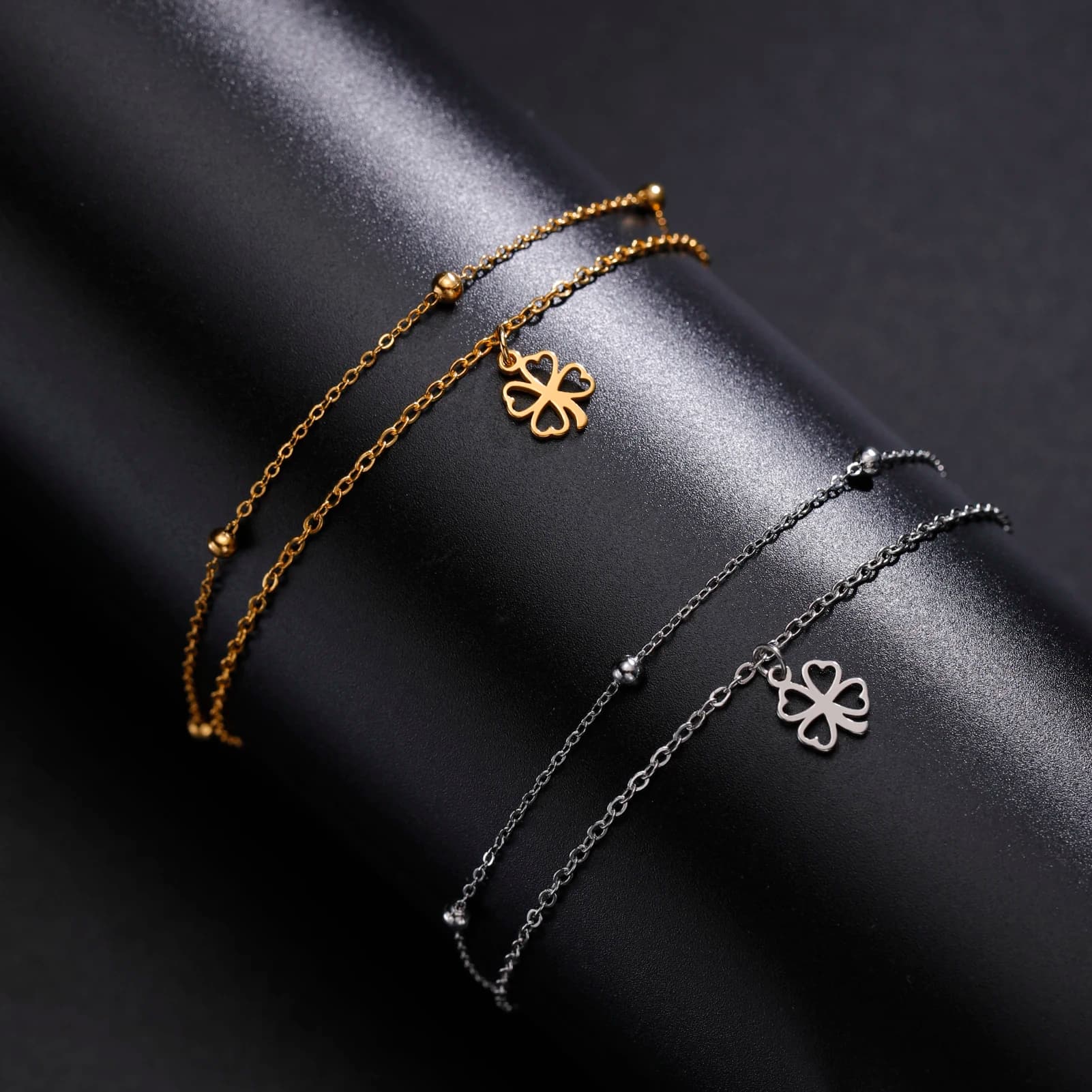 Cazador Bracciale quadrifoglio per donna Gioielli fortunati in acciaio inossidabile Bracciale a doppia catena a portata di mano Regalo di compleanno 2026 Nuovo