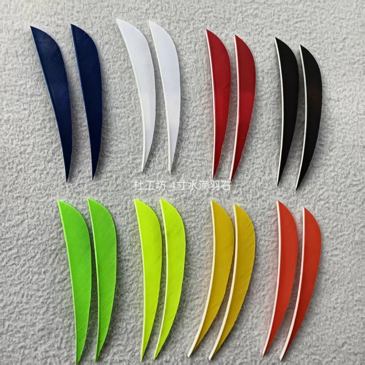 50 PZ 4 Pollici Piume di Tacchino Naturali Taglio Parabolico Fletches per Tiro con l'arco Piuma Freccia Fletching 4 '' Alette Rosso/Giallo/Blu