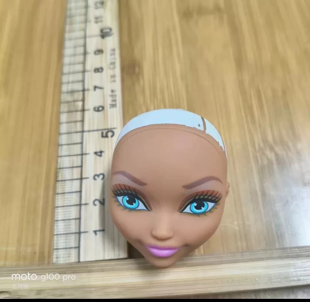 Testa di bambino T01 1/6 BJD per pratica di trucco, occhi apribili, modello Baby Monsters High School, testa calva, mani per esercitazione con difetti