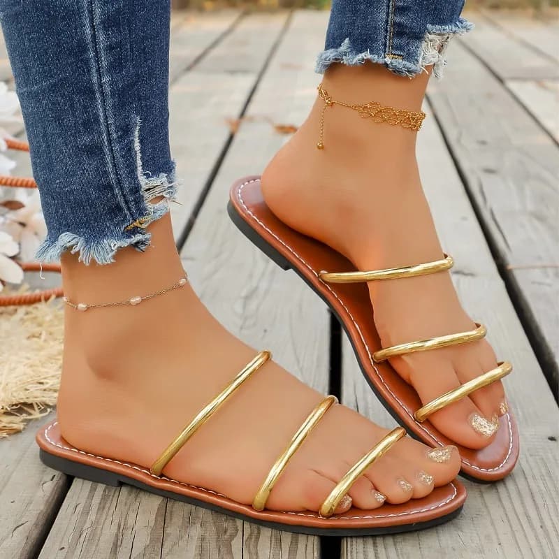 European and American Style Size Flat Lightweight Slippers Round Toe Minimalist Unique Casual One-strap Beach Sandals for Women