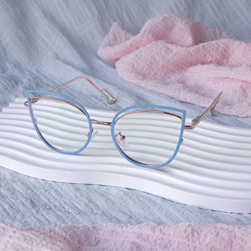 Glasses with full frame with cat eyes, flat lenses, perforated design, wide face slender effect, decorative frames