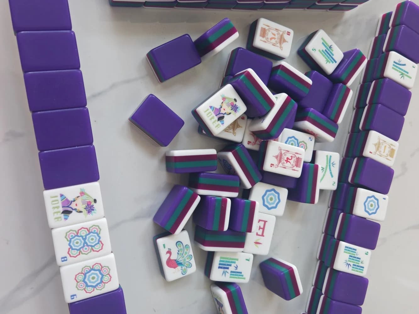 Set di Mahjong Americano 160 Tessere Viola Scuro, in Acrilico a 4 Strati, Gioco Portatile per Casa e Feste, Regalo Sorpresa per Adulti