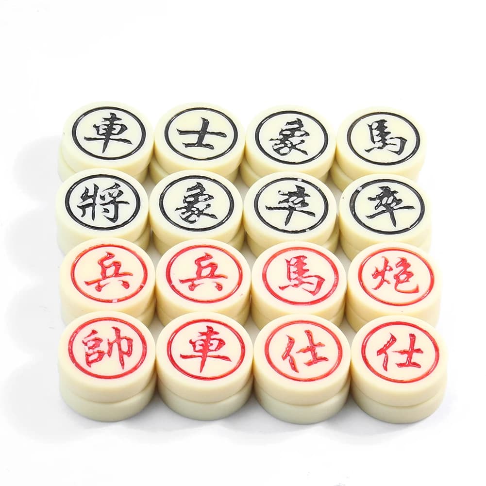 Set di scacchi cinesi Gioco da tavolo tradizionale Xiangqi 27mm 38mm Pezzi degli scacchi in resina Intrattenimento da viaggio Puzzle Regalo per adulti Bambini