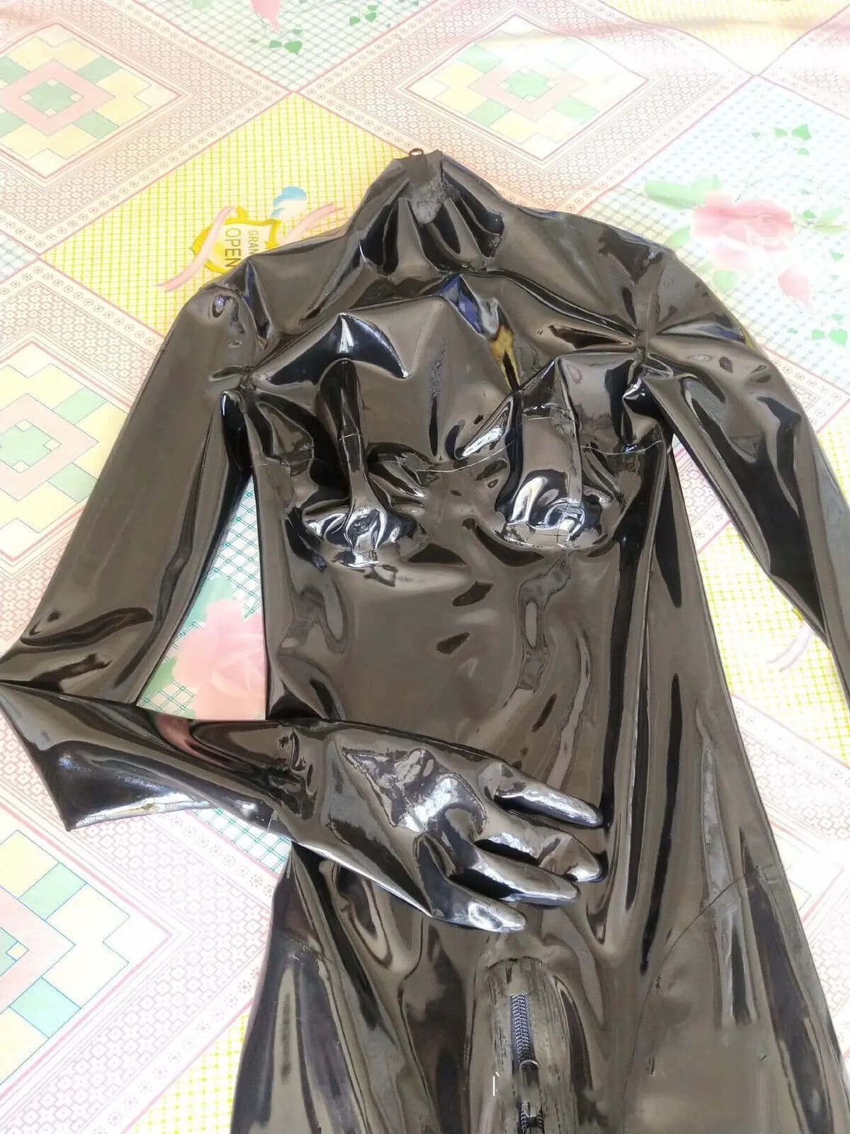 Catsuit da donna in lattice gummi con guanti dita dei piedi Coppa del seno 3D da donna con cerniera posteriore sul cavallo