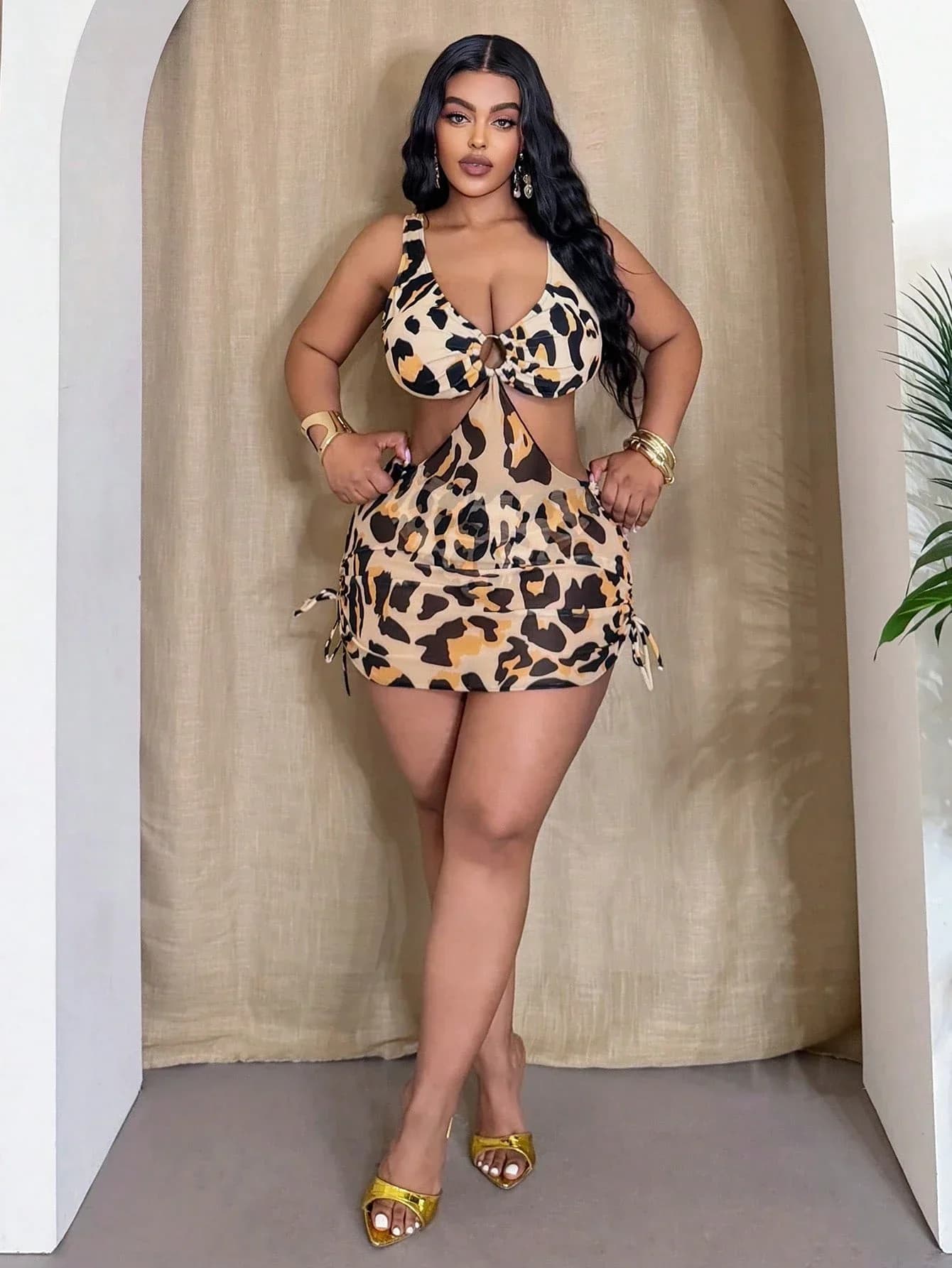Costume da bagno a 2 pezzi con stampa leopardata, cut-out frontale ad anello e orlo in rete