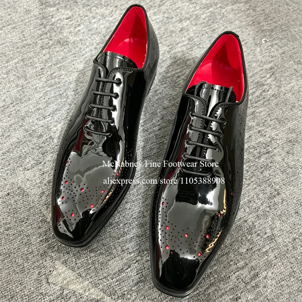 Luxury Gentleman Lace up Oxford Dress Shoes Black Patent Leather Brogue Red Dot Decor Formal Shoes Business Wedding Banquet Shoe