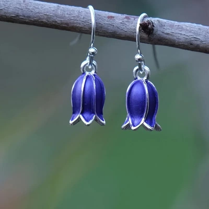 1 pair of delicate and compact hyacinth drip earrings