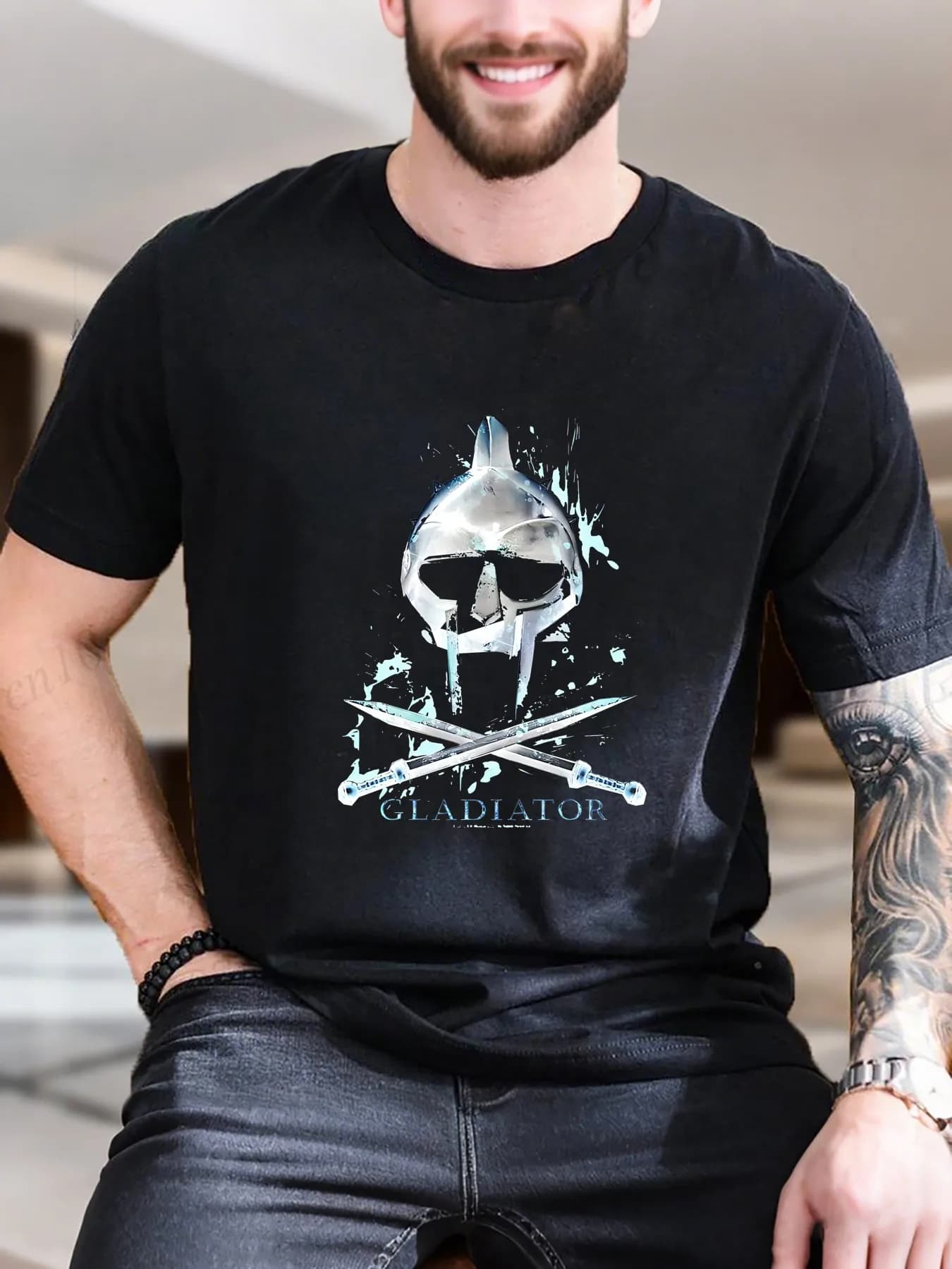 T-shirt con stampa grafica da uomo di nuova moda di arrivo Casco Arafed con due spade Design teschio 100% cotone Morbido e traspirante Trendy St