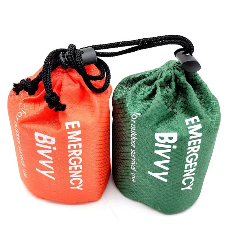 Ultra waterproof emergency sleeping bag in Mylar, lightweight thermal blanket for survival, keeps the heat for camping and hiking