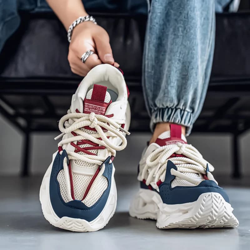 Scarpe da ginnastica da uomo nuove scarpe da corsa antiscivolo per esterni traspiranti in mesh scarpe casual con lacci per aumentare l'altezza della moda