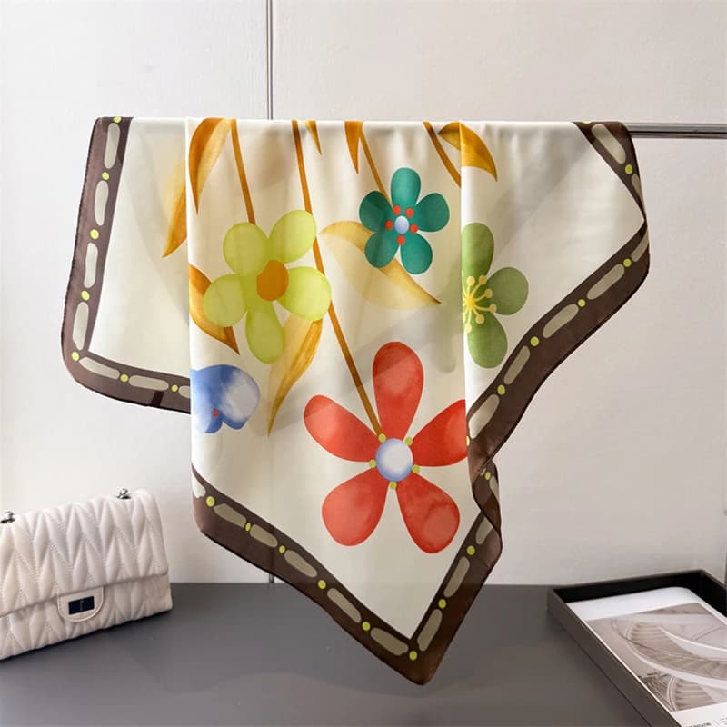 70 cm square scarves Design silk scarf with luxury print Bandana Small tie Fasces for hair Scarf