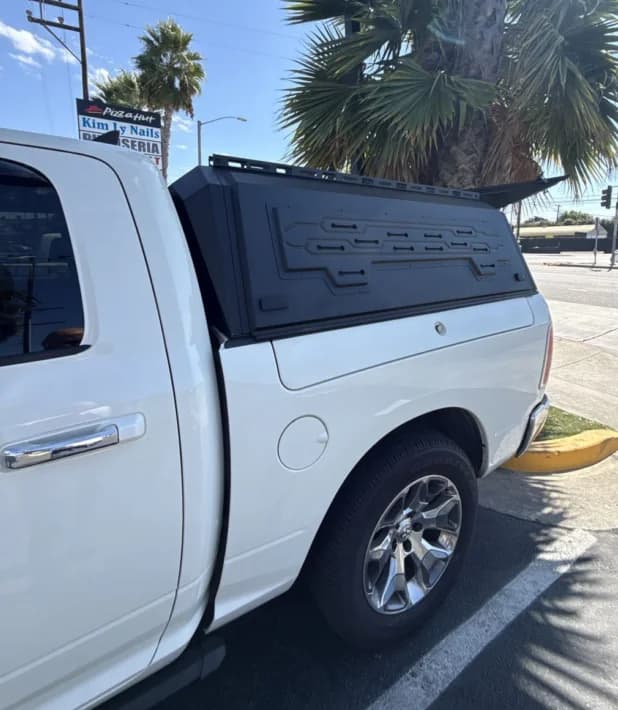 Copertura del letto di raccolta dell'ala volante 4x4 Accessori fuoristrada Tettuccio per camion in lega di alluminio per Ram 1500/2500 con Rambox 5.