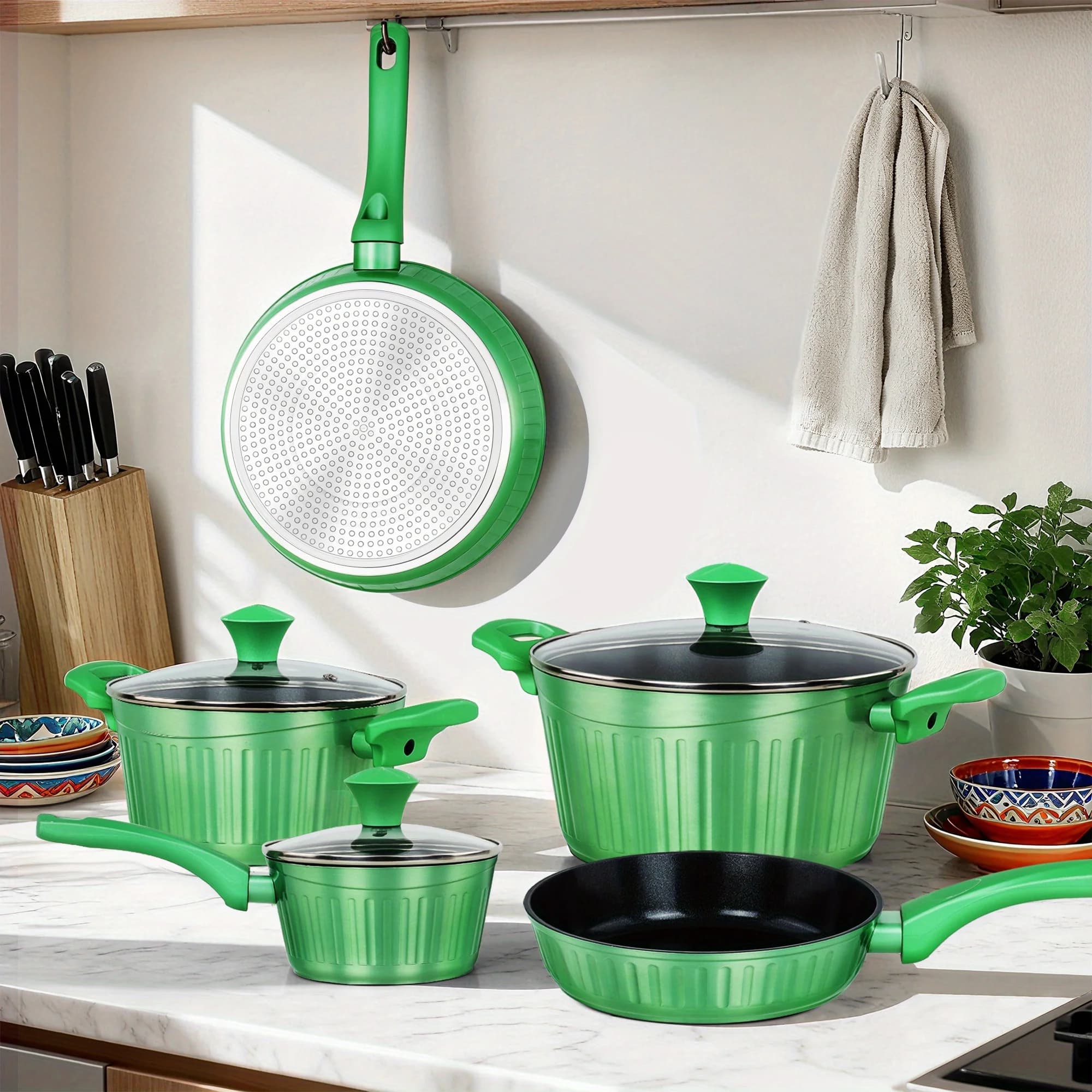 Set di pentole in alluminio KUTIME da 11 pezzi | Set di Pentole Antiaderenti con Padella, Pentola per Salse e Pentola per Zuppa | Lavabile in lavastoviglie, esterno verde e interno nero
