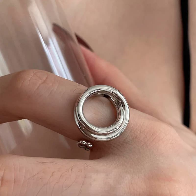 Anelli a strati resistenti dal design di nicchia in stile coreano per donna, moda in stile Ins, lusso leggero, anelli unici, semplici e di fascia alta