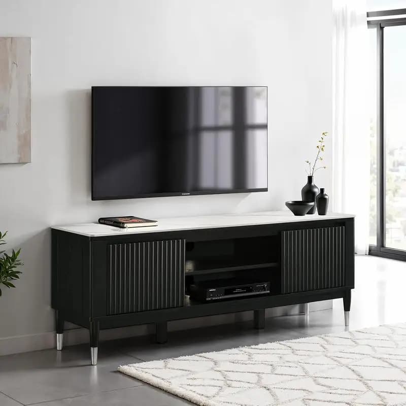 Console TV contemporanea con piano in pietra sinterizzata e gambe con rivestimento in argento, ripiani aperti, finitura in bianco e nero per la vita moderna
