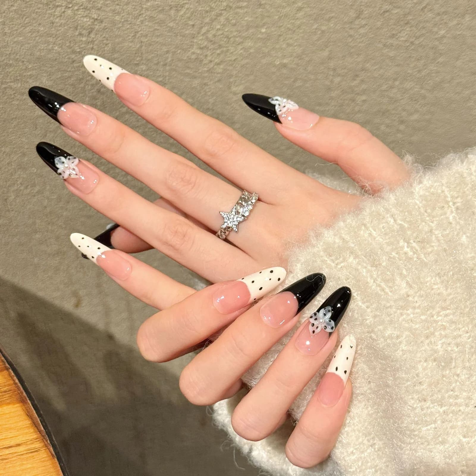 10 pieces of french fake nails with polka dot printed design, long oval fingernails to be applied to pressure for women, hand-made fake nails