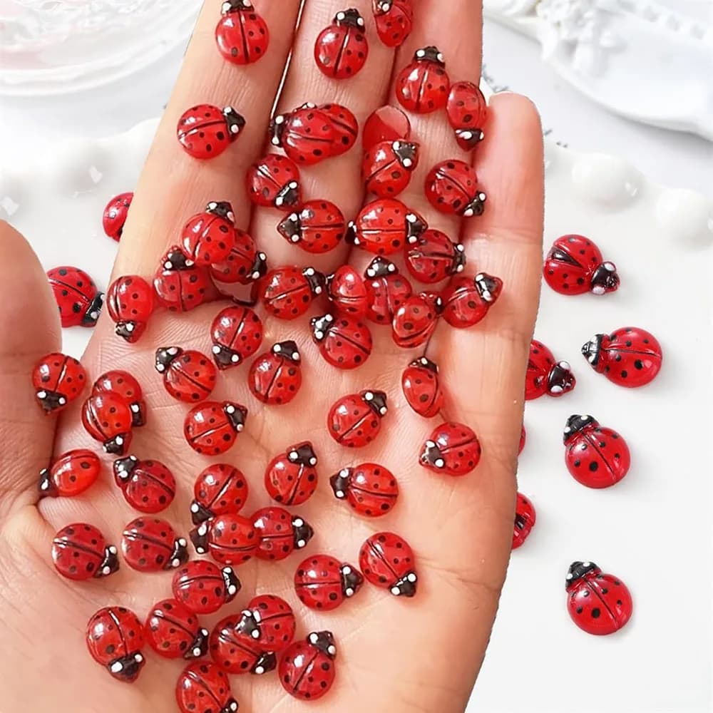 50 pezzi coccinella ciondoli per unghie simpatico insetto ciondoli per nail art resina 3D accessori per unghie forniture per unghie rosse coccinelle ali aperte/chiuse