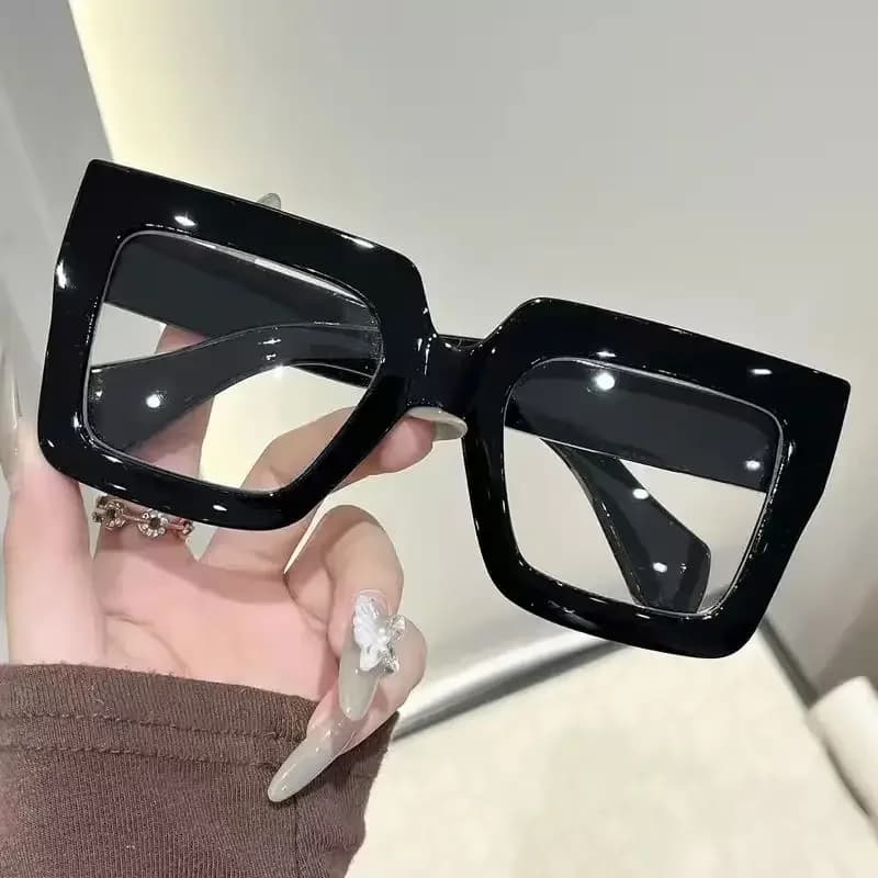1 pair of retro style women's geometric glasses with transparent lenses, suitable for everyday life, reading, decoration and as a gift.