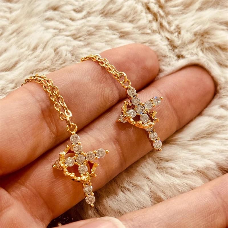 Collana con ciondolo croce corona girevole per donna Girocollo con croce in acciaio inossidabile con strass lucidi Gioielli per feste di preghiera cristiana