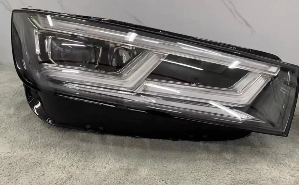 Faro LED per auto Lampada frontale DRL Luce di marcia diurna per Audi Q5 18-20 Indicatore di direzione