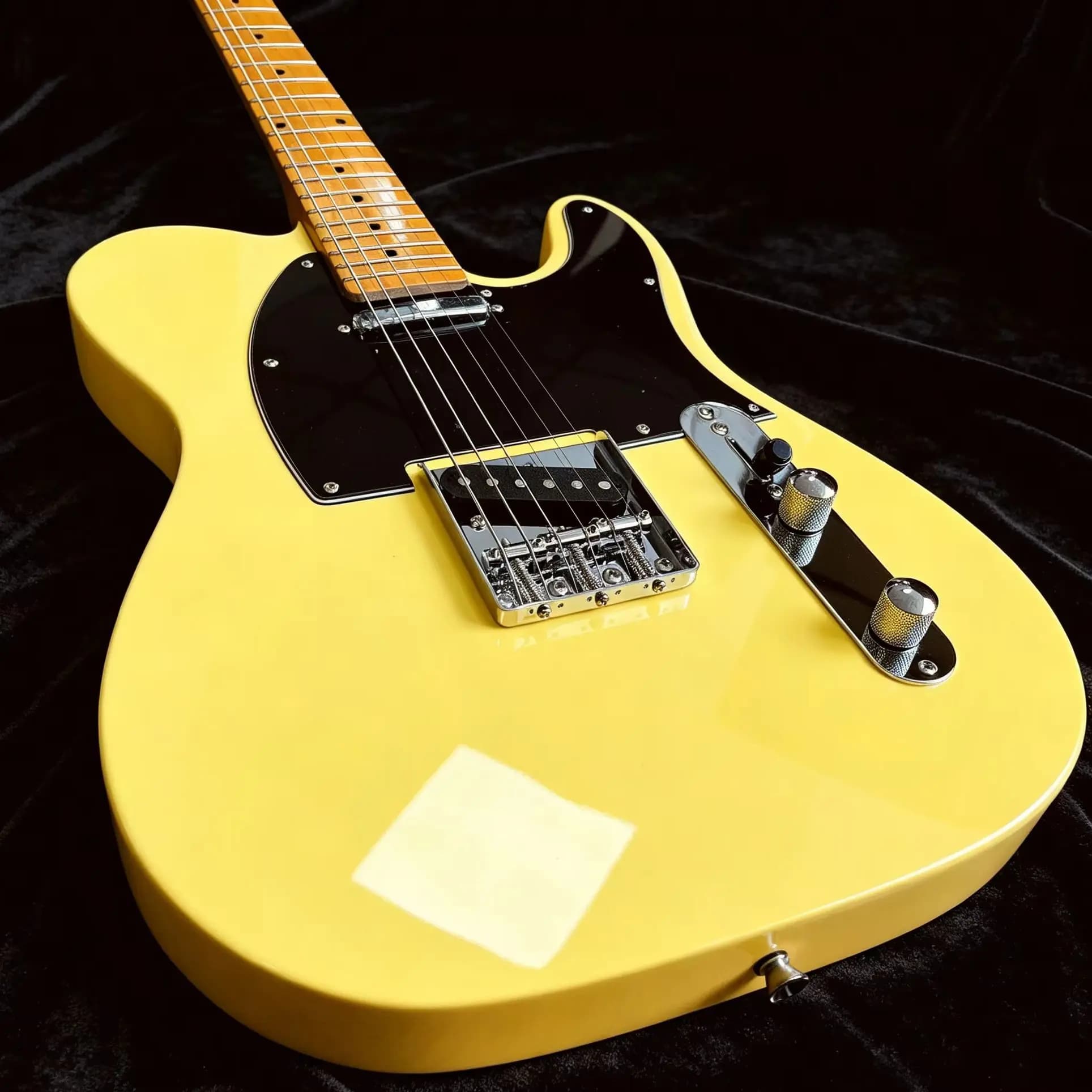 Costom Yellow Electric Guitar SS Pickup Silver Hardware Alder Body Electric Guitar-Themed Gift Free Shipping