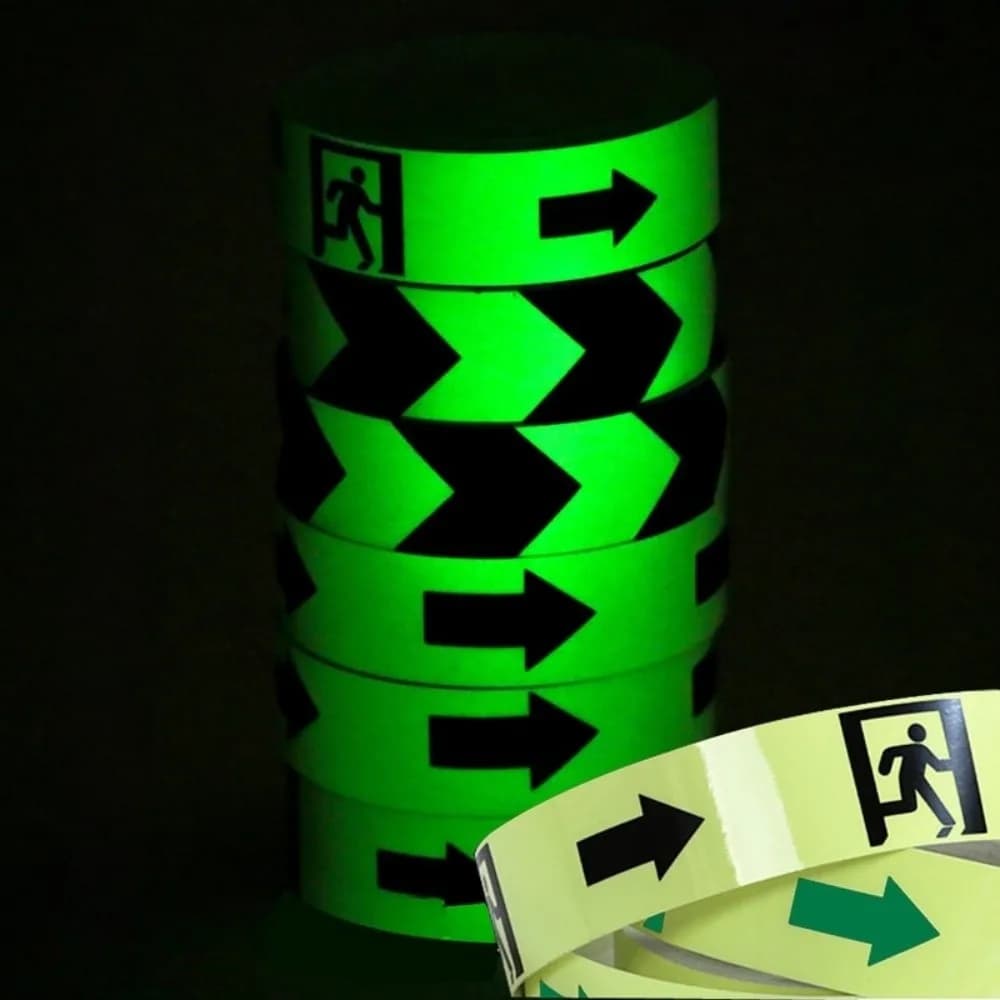 Nastro luminoso per uscita di emergenza da 5 m di lunghezza Glow ln The Dark Indicatore per pavimento antiscivolo impermeabile Design a freccia