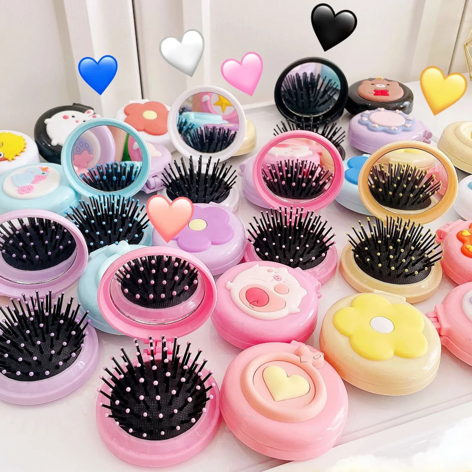 Foldable Hair Brush for Girls with Mirror, Design Kawaii in Cartoonian Animal Shape, Portable for Travel