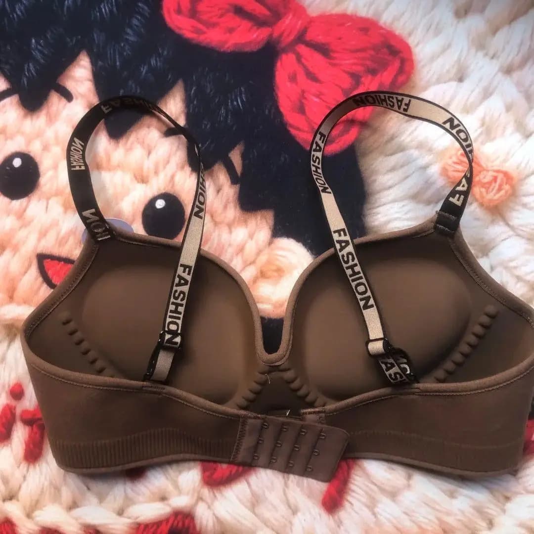 Reggiseno push-up in velluto peluche senza ferretto per seno piccolo, con coppe rotonde imbottite extra da 4 cm, spalline con lettere e copertura completa.