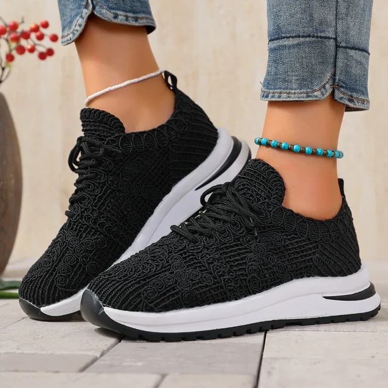 Scarpe sportive casual in mesh traspirante Scarpe estive da donna con lacci Suola morbida Sneaker con tacco medio Scarpe da corsa scavate in pizzo alla moda