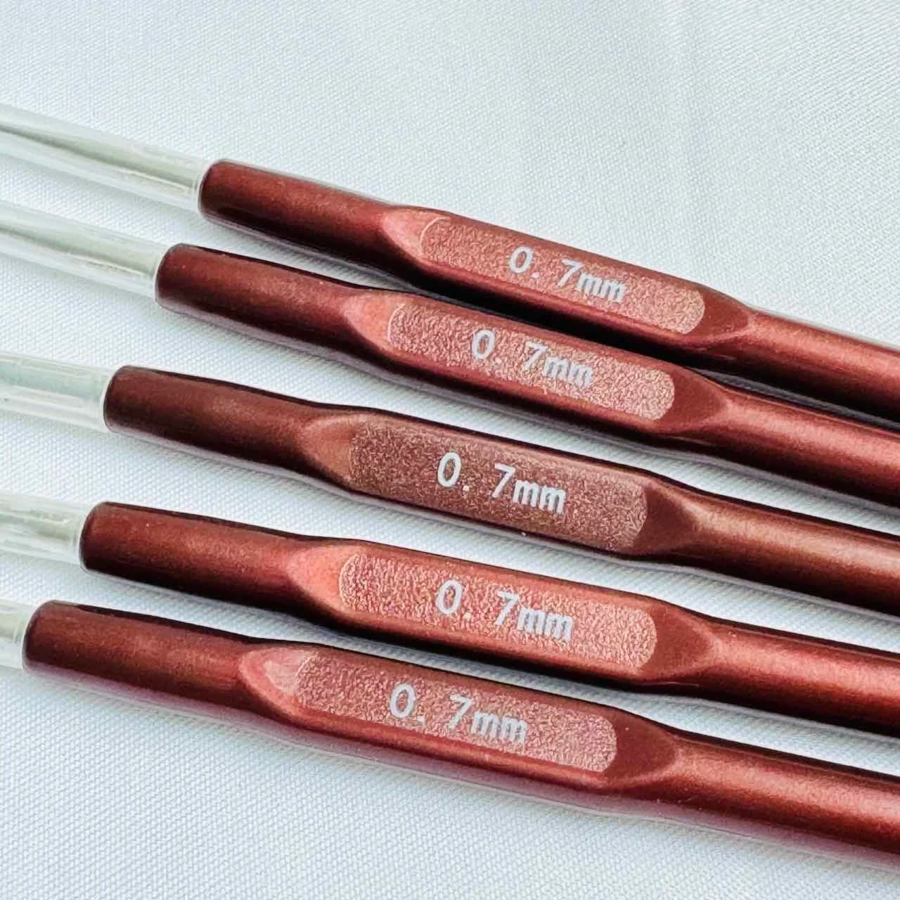 1/5PCS 0.7mm Crochet Hooks For Dreadlocks Plastic Soft Handles Crochet Hook Weave Needles With Stainless Steel 0.7mm