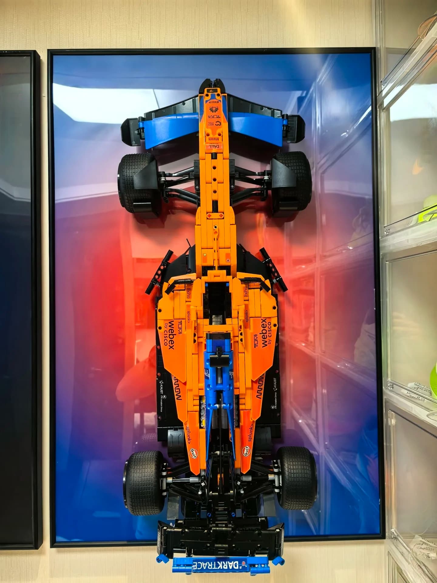 Pannello Espositivo per Lego 42141 McLaren F1 Formula 1, Collezionabili per Adulti, Blocchi da Costruzione per Montaggio a Parete