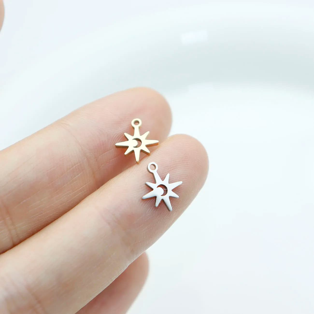 10 Pezzi Ciondoli a Forma di Stella e Luna in Acciaio Inossidabile Lucido, Accessori Moda per Collane, Placcatura PVD, Accessori Fai-da-Te per Gioielli