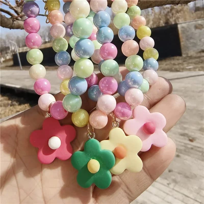 Collare per collana di perle per cani e gatti con ciondolo a forma di fiore per gatti, cuccioli, vestito da festa, collare per cani, accessori per gioielli con perline colorate per animali domestici