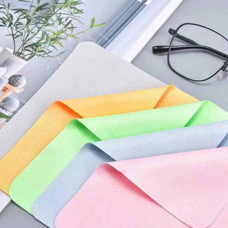 Panno per la pulizia degli occhiali in microfibra adattabile per lenti per schermi Occhiali in nylon o Polaroid 15 * 18 cm Colore casuale