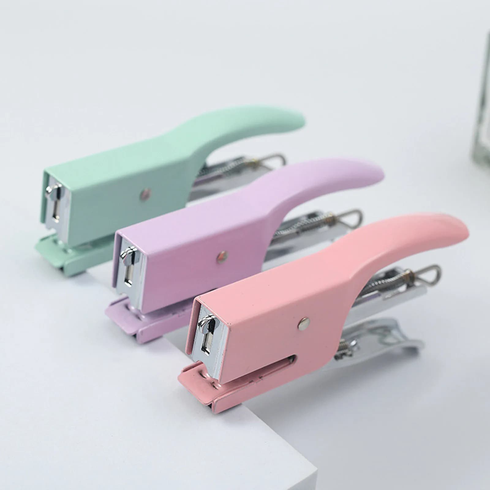 Metal Handheld Stapler Office Desk Stapling Tool Stapler for Office Portable Desk Stapler Smooth Action for Paper Craft School