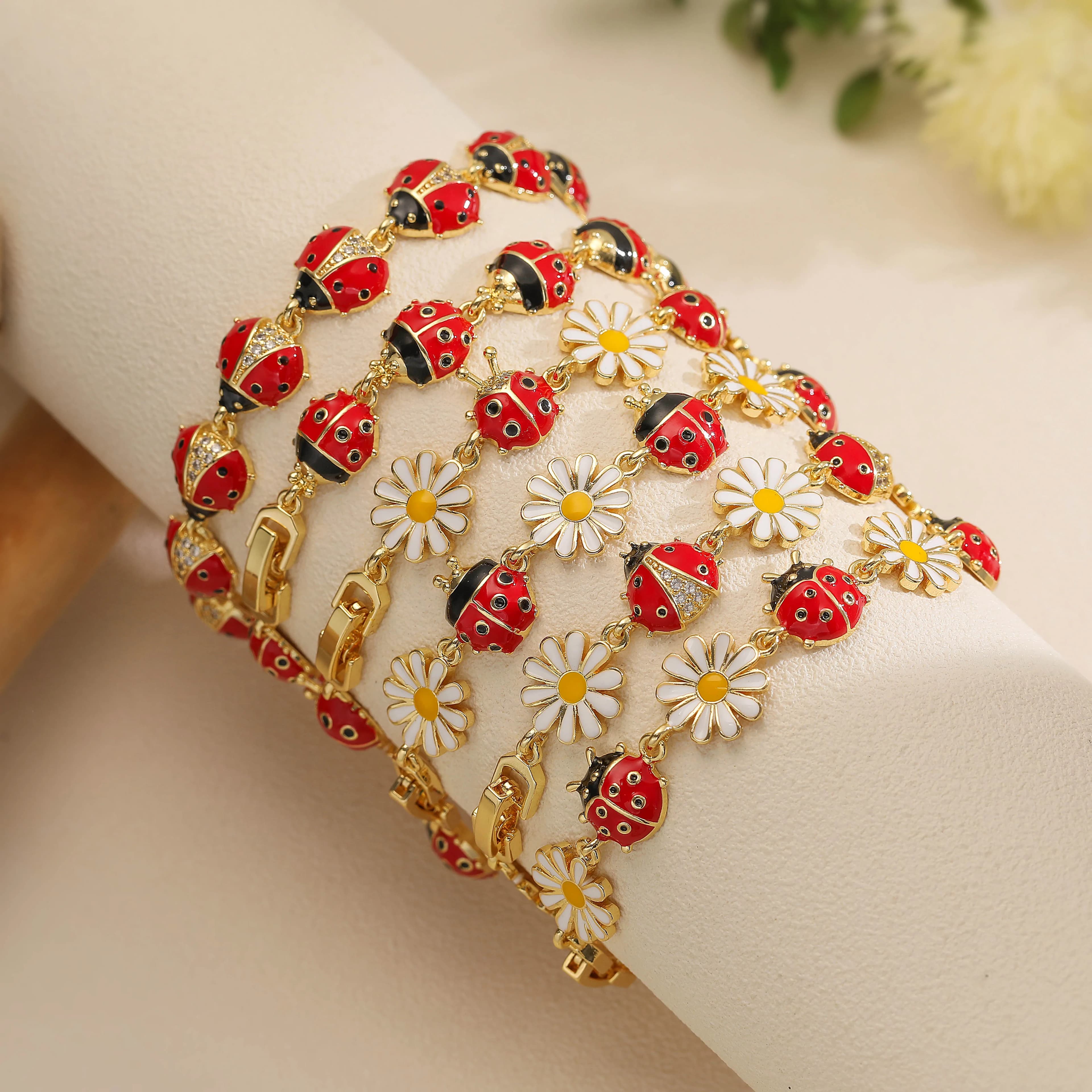 HECHENG, Enamel Autumn Chrysanthemum Red Beetle Splicing Bracelet Sweet and Romantic Women's Metal Jewelry 1 piece