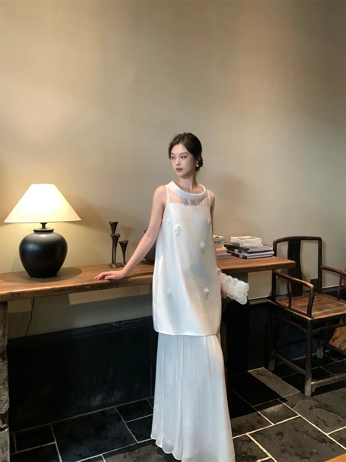 Elegante Abito Lungo Bianco Senza Maniche da Donna, Morbido con Decorazioni Floreali, Gonna Plissettata Stile Casual a H, in Misto Poliestere