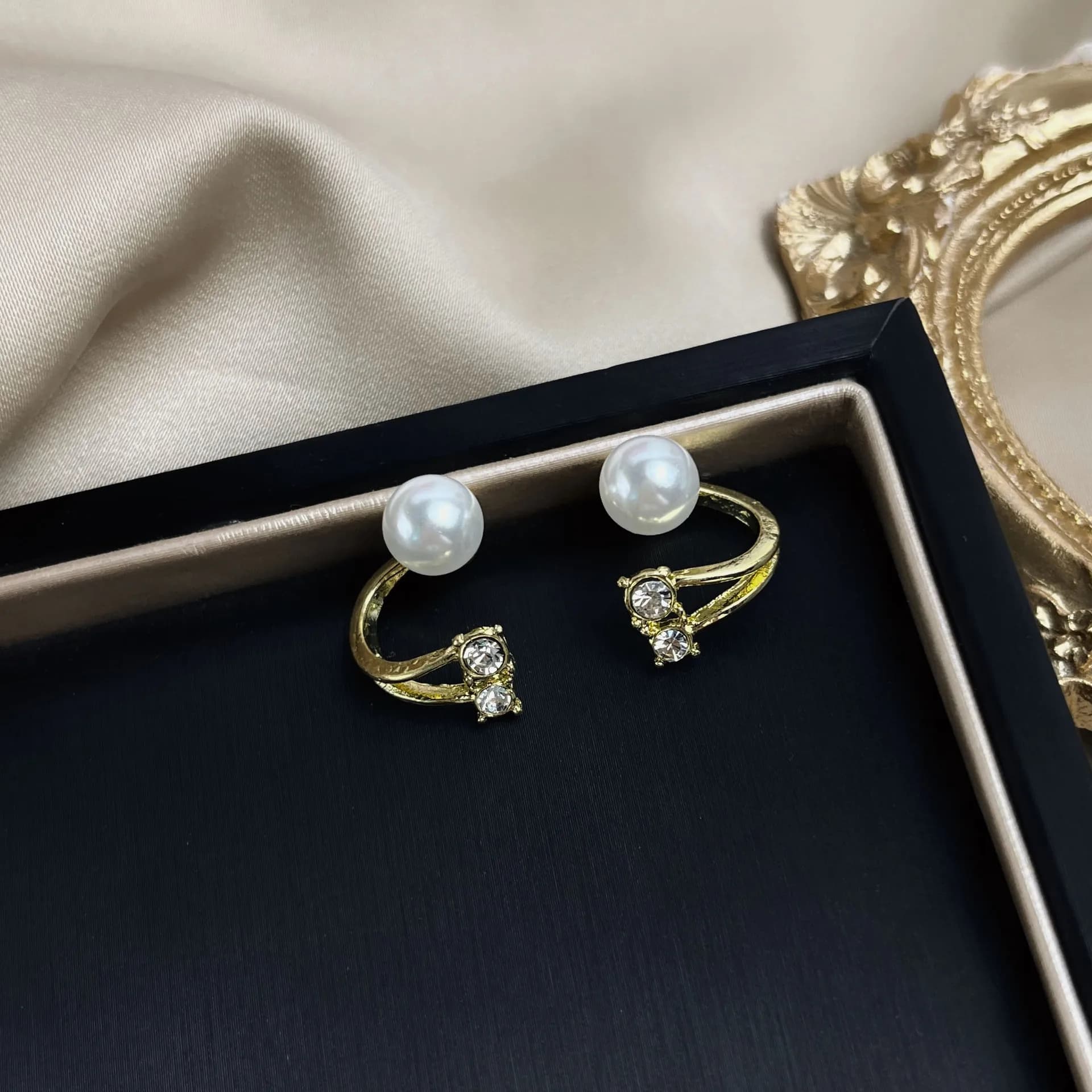 Trend Imitation Pearl Back Hang Post Orecchini a bottone con curva due in uno per le donne Gioielli con temperamento Brincos Regalo per ragazza all'ingrosso