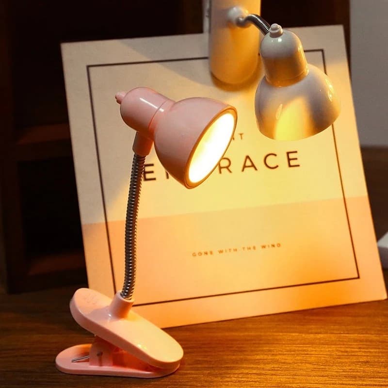 Mini lampada da scrivania con clip a LED Protezione per gli occhi Studio Leggi libro Lampada da notte Simpatico dormitorio creativo per studenti Luci calde Lampada da tavolo a batteria
