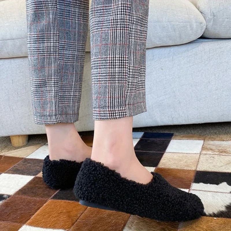 2026 New Luxury Femme Winter Cotton Shoes Fashionable Women Warm Plush Comfortable Women Flats