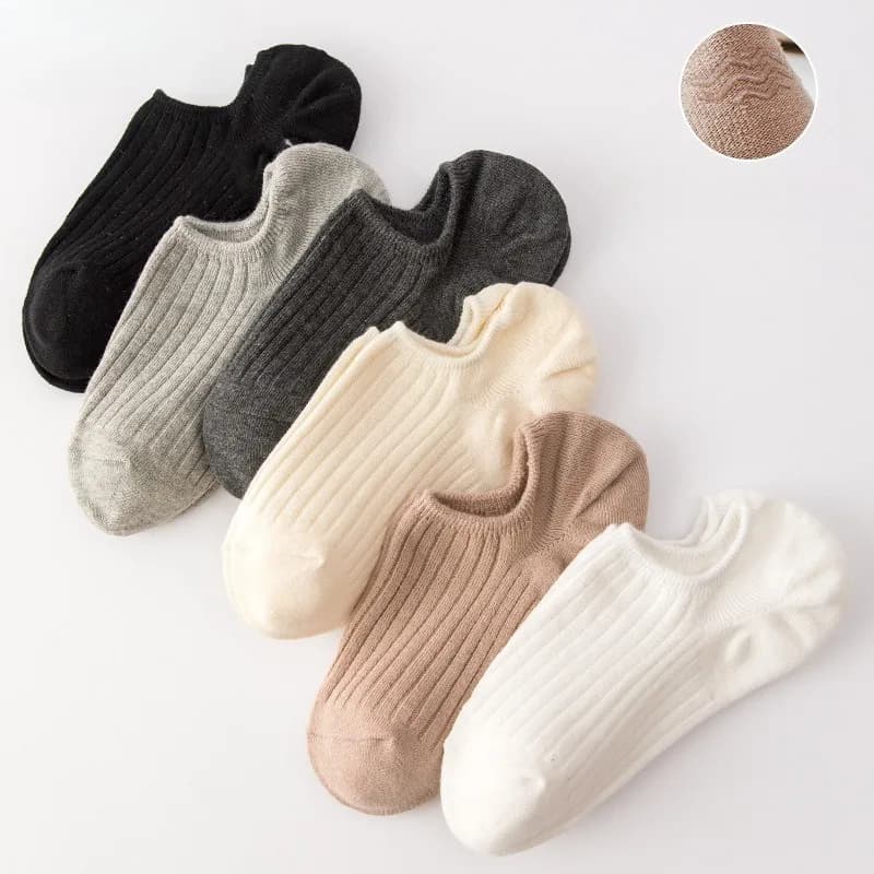 1 pair of invisible socks for women simple and breathable Women's Low Tube Black Socks Spring Summer Autumn No Show Solid Cotton Socks