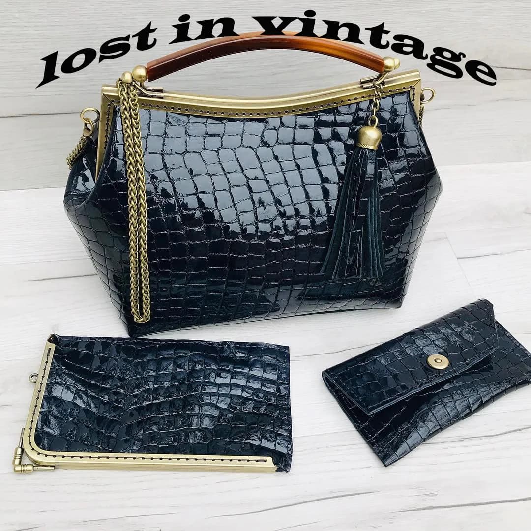 Borsa Vintage Blu Scuro in Pelle Sintetica con Chiusura a Scatto in Metallo Bronzato, Pochette 30x20x8cm