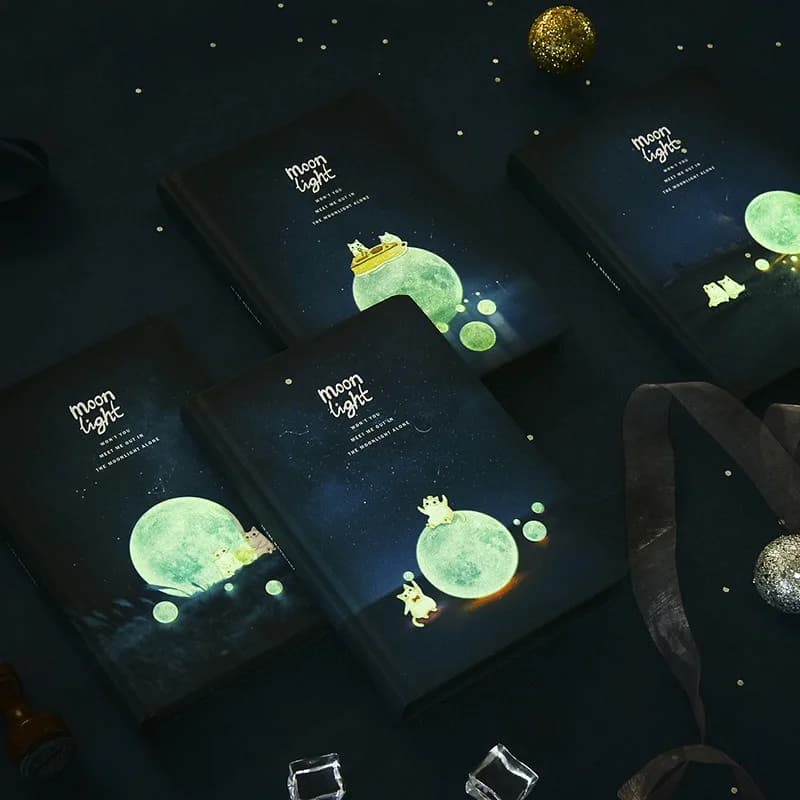 Diario con Copertina Rigida 'Notte di Luna' A5, Quaderno Luminoso con Carta Nera Fluorescente per Disegno a Mano, Cancelleria per Scuola e Ufficio