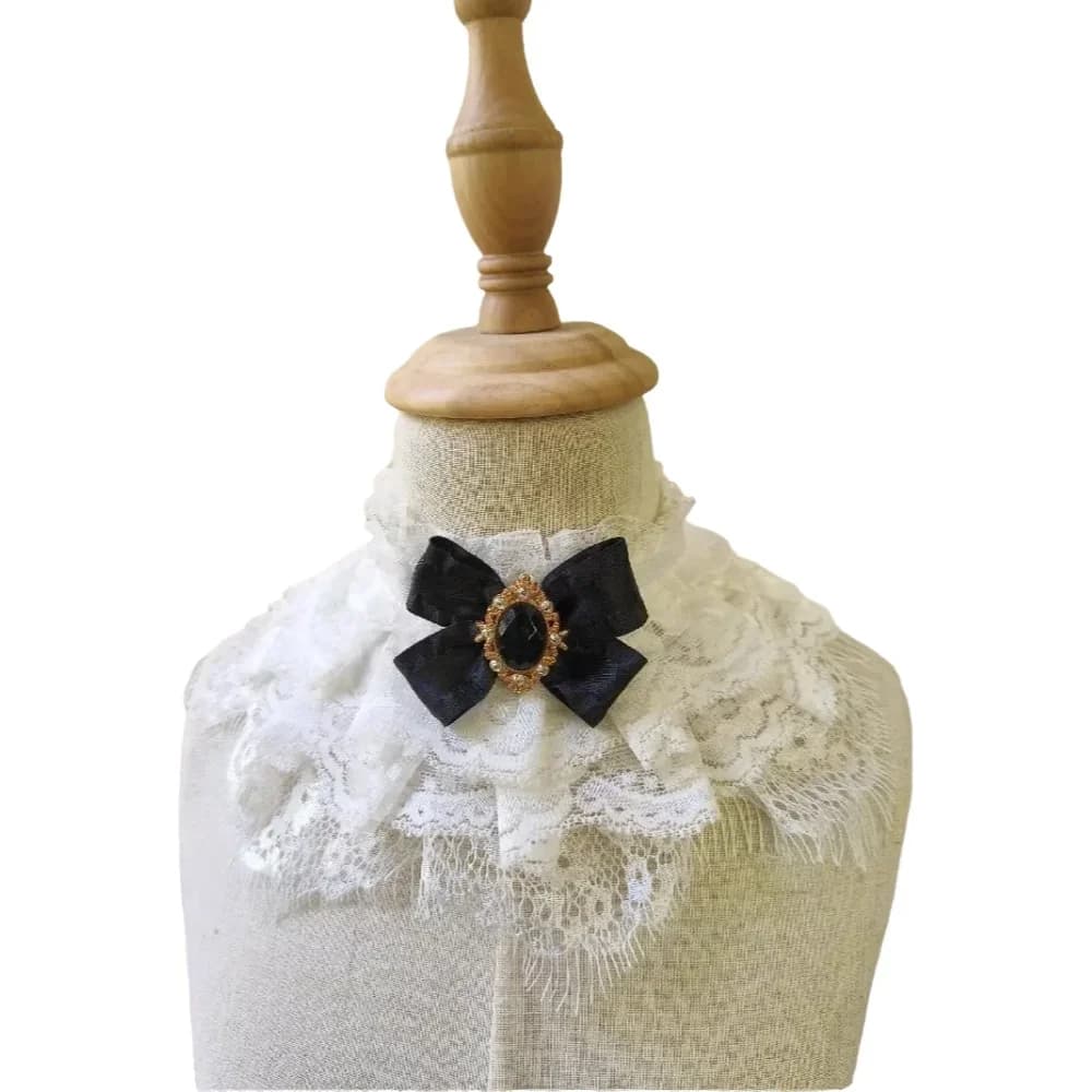 Collana da sposa corta ed elegante con farfalla in pizzo e articolo accessorio con nodo collare Lolita