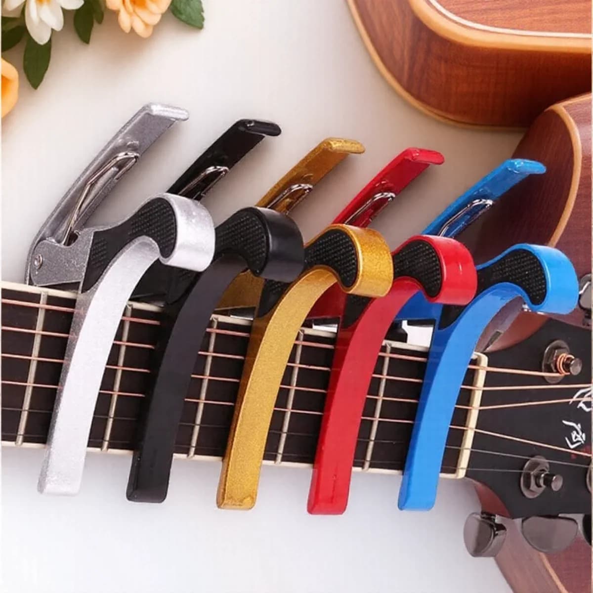 Capotasto per chitarra in lega di alluminio Chiave a morsetto a cambio rapido Capotasto per chitarra classica acustica Capotasto di regolazione del tono per chitarra basso Ukulele